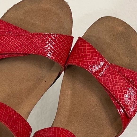 VIONIC Natasia red patent leather orthoheel wedge sz 9 - Picture 7 of 12